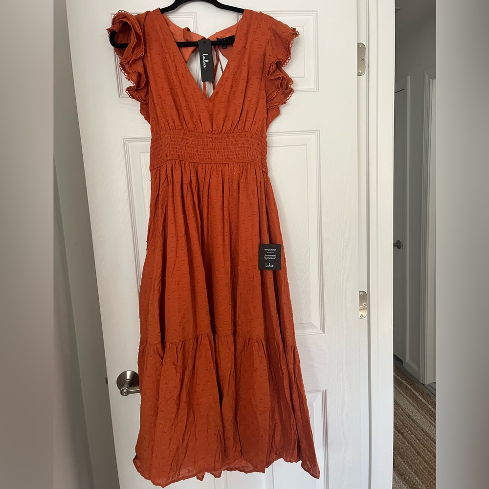 Lulus NEW WITH TAGS! XL- Rust Orange Swiss Dot Smocked Backless Midi Dress